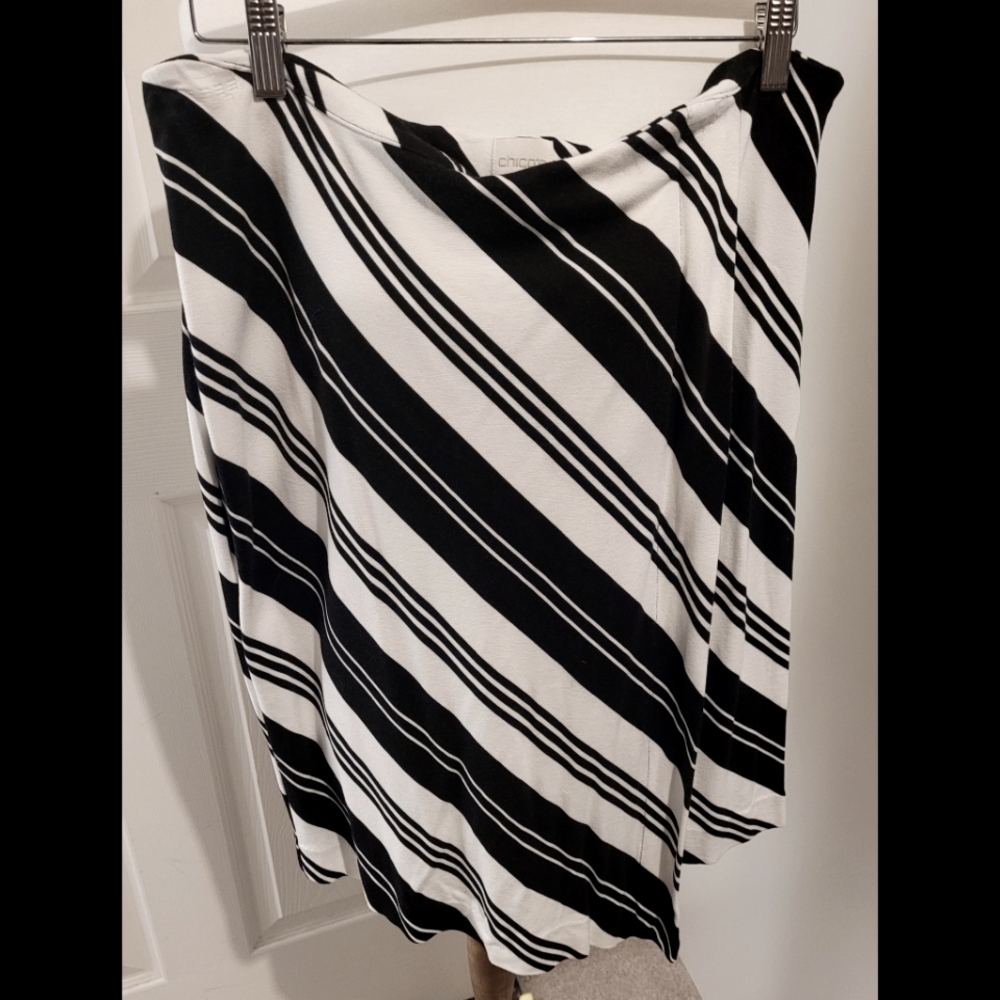 Chicos Size 2.5 Faux Wrap Assymetrical Mini Skirt